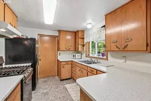 892 D St, Independence, OR 97351 - Photo 10