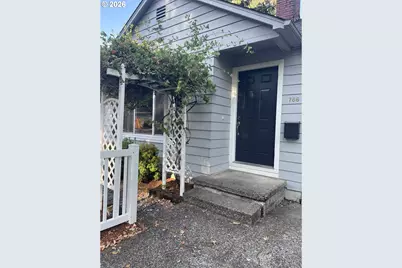766 W Union St, Roseburg, OR 97471 - Photo 4