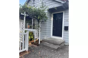 766 W Union St, Roseburg, OR 97471 - Photo 4