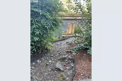 766 W Union St, Roseburg, OR 97471 - Photo 30