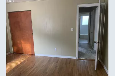 766 W Union St, Roseburg, OR 97471 - Photo 18