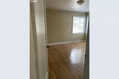 766 W Union St, Roseburg, OR 97471 - Photo 16