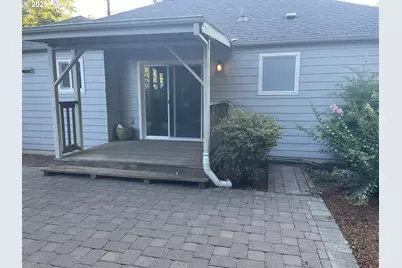 766 W Union St, Roseburg, OR 97471 - Photo 38