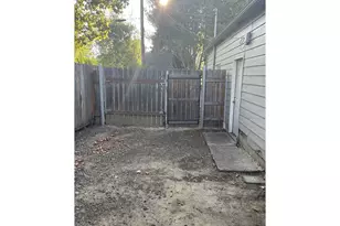 766 W Union St, Roseburg, OR 97471 - Photo 32