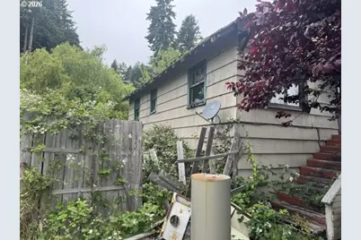 2075 N 8th St, Coos Bay, OR 97420 - Photo 2