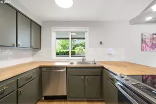 5620 S Riverside Ln, Portland, OR 97239 - Photo 22