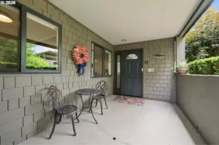 5620 S Riverside Ln, Portland, OR 97239 - Photo 8