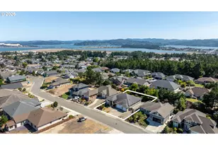 2165 Garfield St, North Bend, OR 97459 - Photo 2