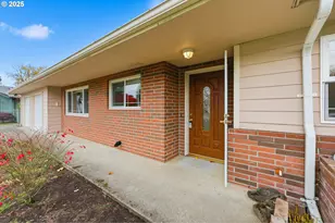 1920 NE View Ct, Gresham, OR 97030 - Photo 6