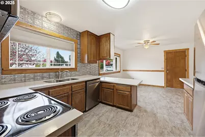 1920 NE View Ct, Gresham, OR 97030 - Photo 18