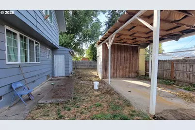 2410 Porter St, Lebanon, OR 97355 - Photo 12