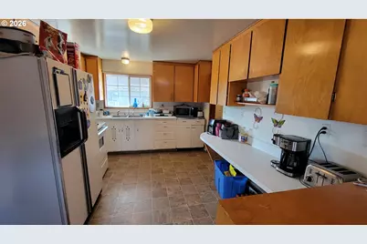 2410 Porter St, Lebanon, OR 97355 - Photo 4