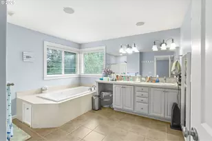 7281 NE Rockridge Pl, Hillsboro, OR 97124 - Photo 32