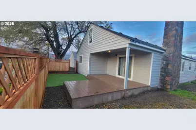 1123 W 2nd St, The Dalles, OR 97058 - Photo 1