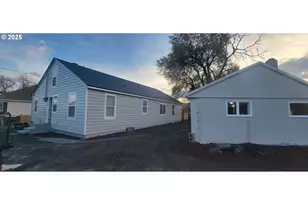 1123 W 2nd St, The Dalles, OR 97058 - Photo 2