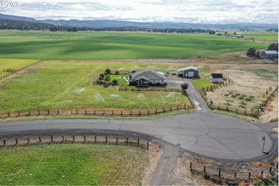 8933 NW Elizabeth Way, Prineville, OR 97754 - Photo 2