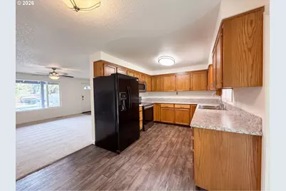 555 Matzen St, Saint Helens, OR 97051 - Photo 2