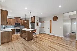 405 Blue Jay Ave, Forest Grove, OR 97116 - Photo 2
