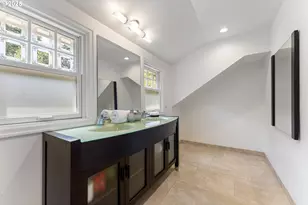 1604 Country Club Rd, Lake Oswego, OR 97034 - Photo 24