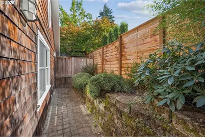 3530 SW Falcon St, Portland, OR 97219 - Photo 38