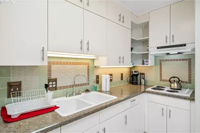 3530 SW Falcon St, Portland, OR 97219 - Photo 34