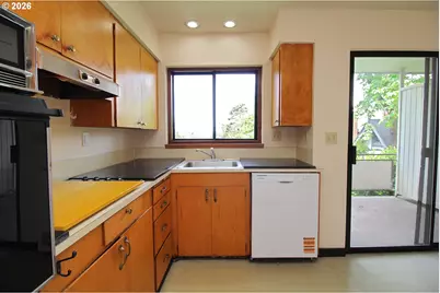 2575 NW Lovejoy St, Portland, OR 97210 - Photo 32