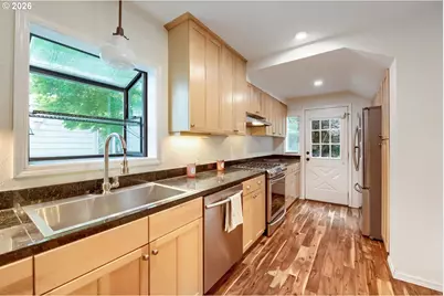 3325 NE Siskiyou St, Portland, OR 97212 - Photo 14
