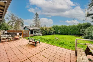 1065 9th St, Washougal, WA 98671 - Photo 2