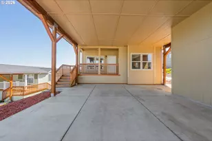 309 Deschutes Ln, Roseburg, OR 97471 - Photo 2