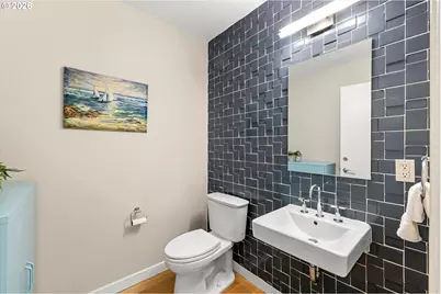 819 S Pennoyer St, Portland, OR 97239 - Photo 18