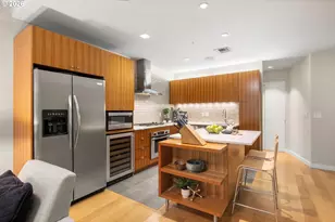 819 S Pennoyer St, Portland, OR 97239 - Photo 10