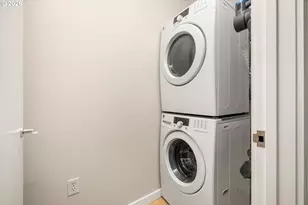 819 S Pennoyer St, Portland, OR 97239 - Photo 30