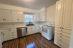 738 W Union St, Roseburg, OR 97471 - Photo 8