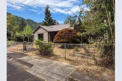 738 W Union St, Roseburg, OR 97471 - Photo 28