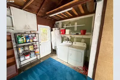 738 W Union St, Roseburg, OR 97471 - Photo 16