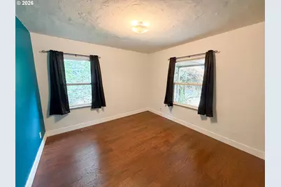 738 W Union St, Roseburg, OR 97471 - Photo 12