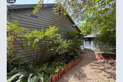 738 W Union St, Roseburg, OR 97471 - Photo 24