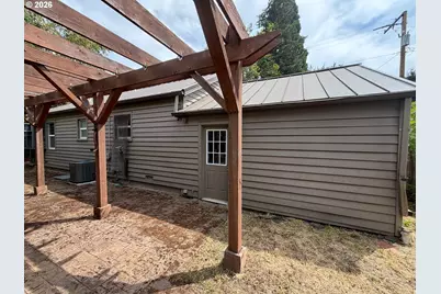738 W Union St, Roseburg, OR 97471 - Photo 18