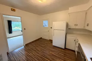 738 W Union St, Roseburg, OR 97471 - Photo 10