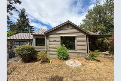 738 W Union St, Roseburg, OR 97471 - Photo 32