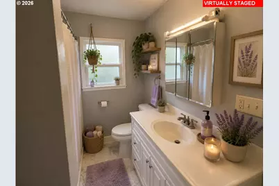 738 W Union St, Roseburg, OR 97471 - Photo 18
