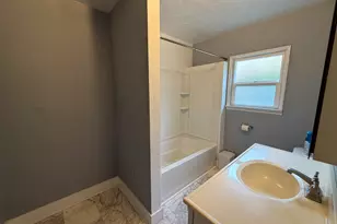 738 W Union St, Roseburg, OR 97471 - Photo 16
