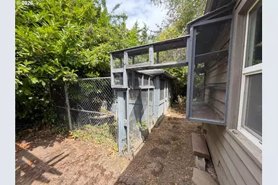 738 W Union St, Roseburg, OR 97471 - Photo 24