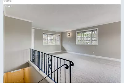 1035 SW Bertha Blvd #2, Portland, OR 97219 - Photo 2