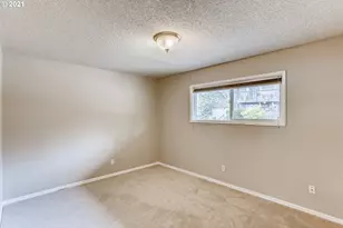 1035 SW Bertha Blvd, Portland, OR 97219 - Photo 6