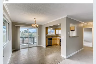 1035 SW Bertha Blvd #2, Portland, OR 97219 - Photo 4