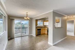 1035 SW Bertha Blvd, Portland, OR 97219 - Photo 4