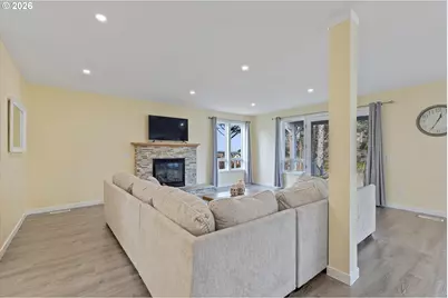 2013 NE 58th St, Lincoln City, OR 97367 - Photo 4