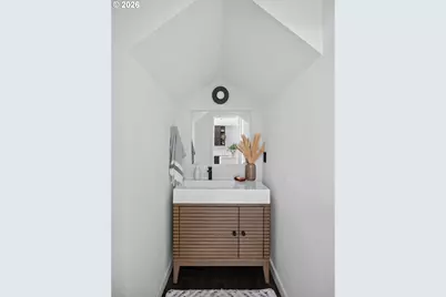 2017 NW Irving St, Portland, OR 97209 - Photo 18