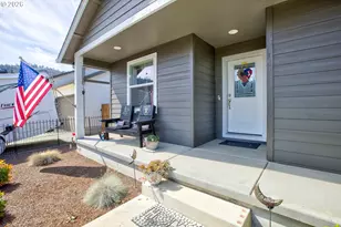 623 SE Garden Way Dr, Winston, OR 97496 - Photo 4